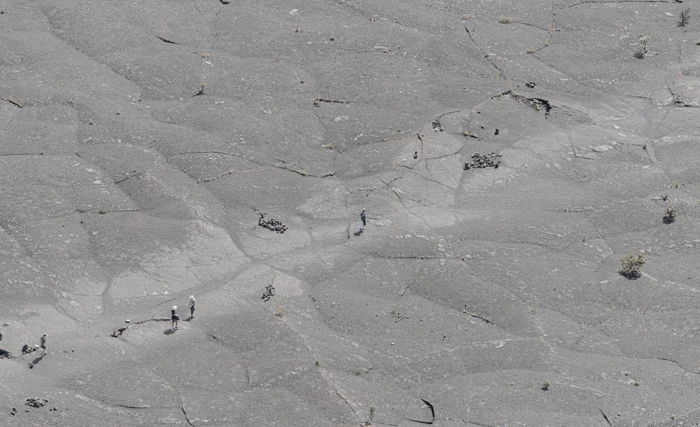 People walking in the Kīlauea Iki Crater